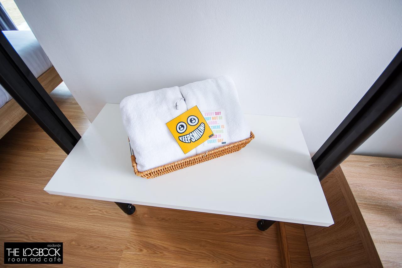 ホテル ザ ログブック ルーム＆カフェ チョンブリ エクステリア 写真